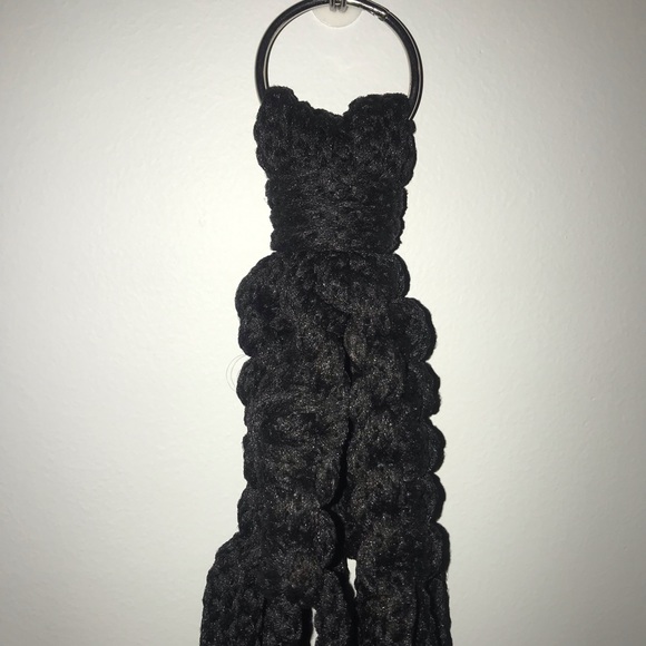 Macrame plant hanger - Picture 2 of 4